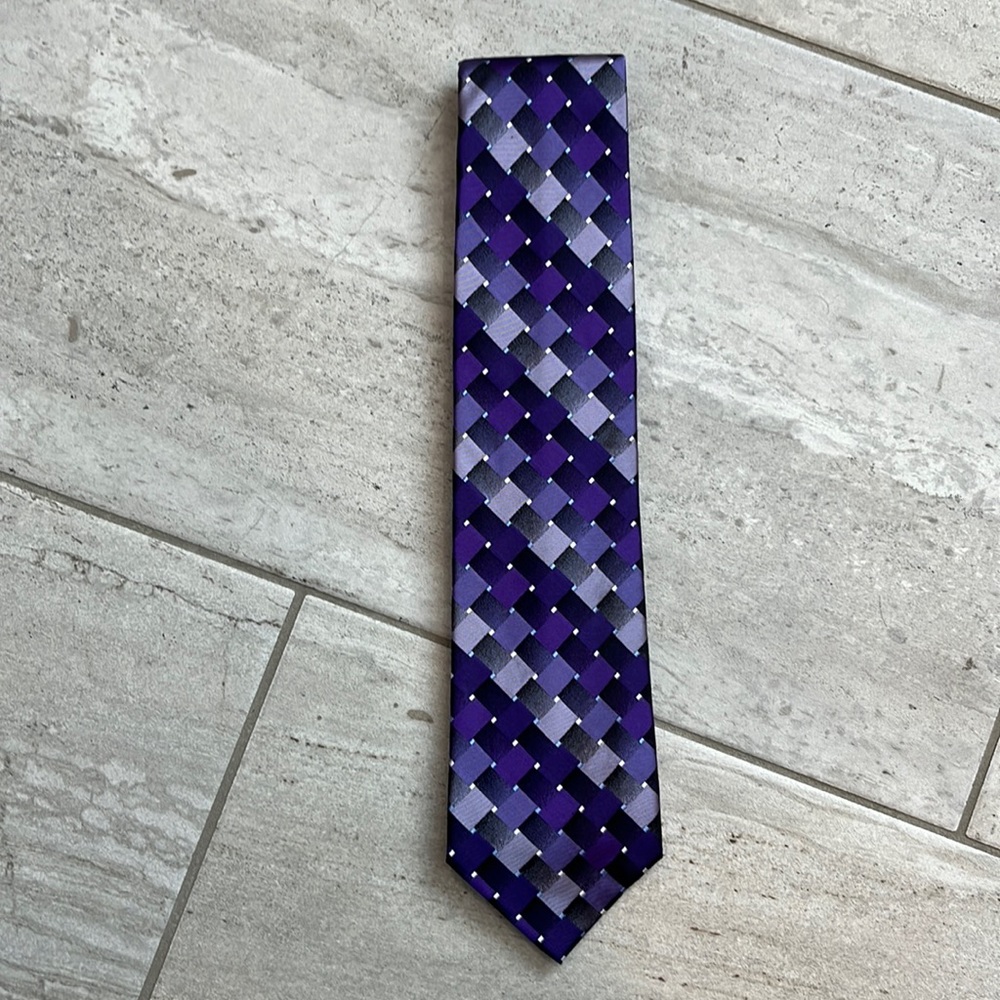 Geoffrey Beene tie purples with blue and white dots